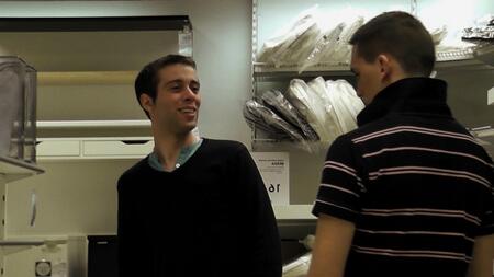 Andy et Noa baisent aussi chez Ikea