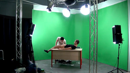 Sur le plateau tv du studio Menoboy