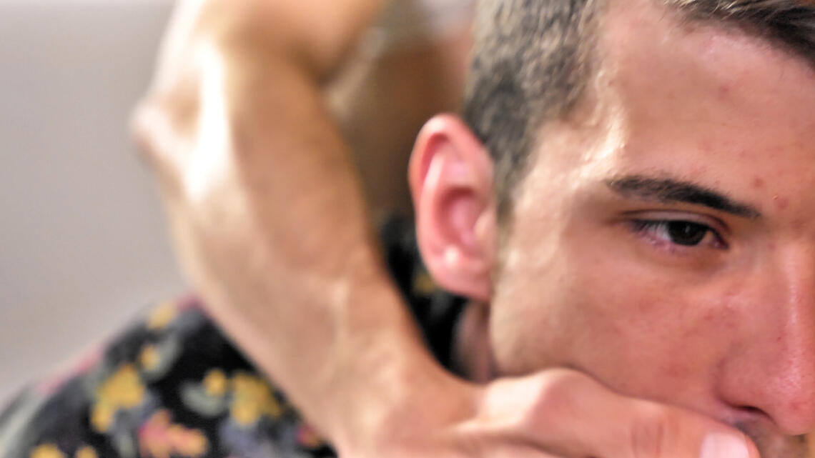 porno -- Théo très occupé